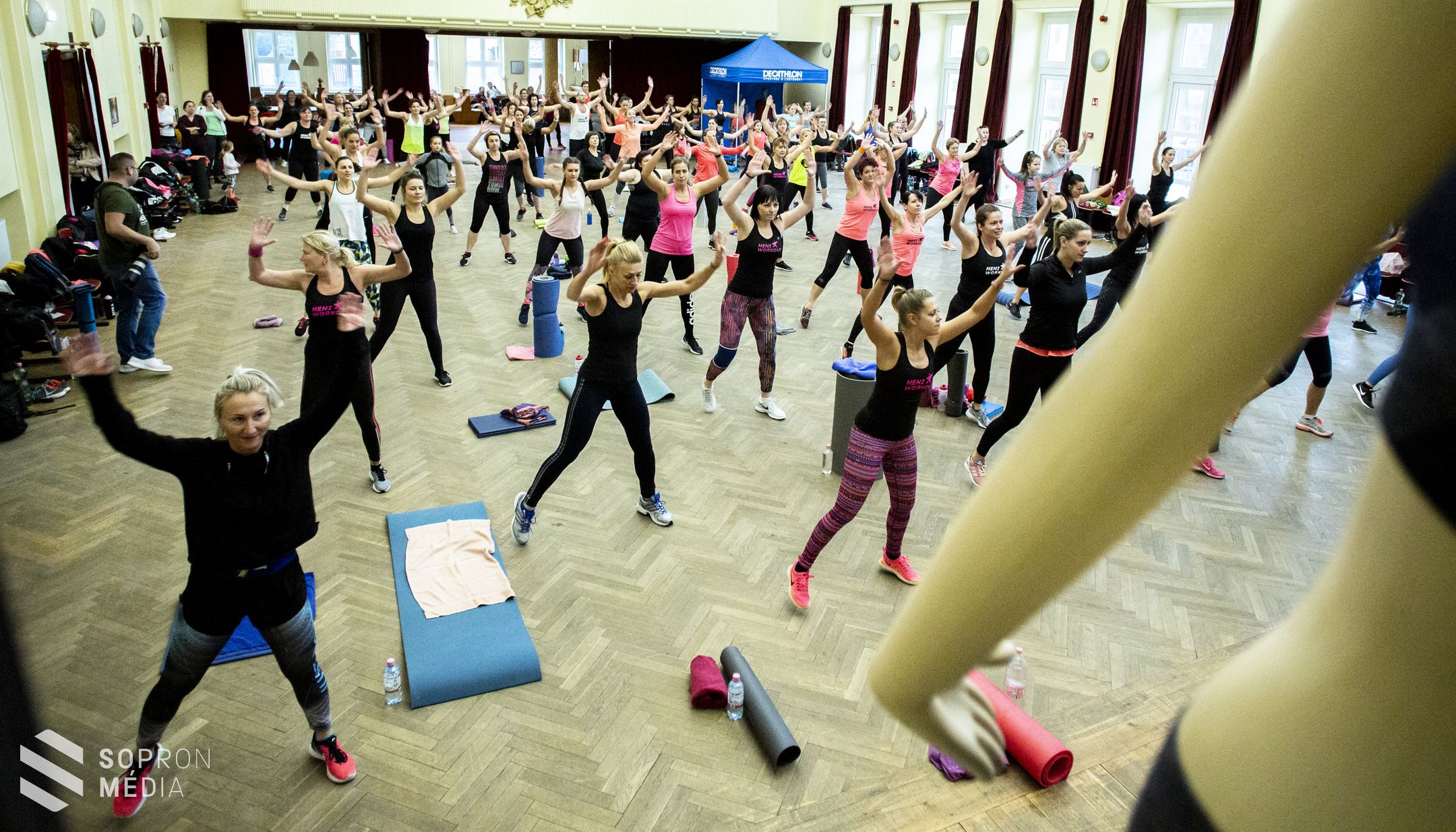 Megtöltötték az aerobicosok a GYIK Rendezvényházat