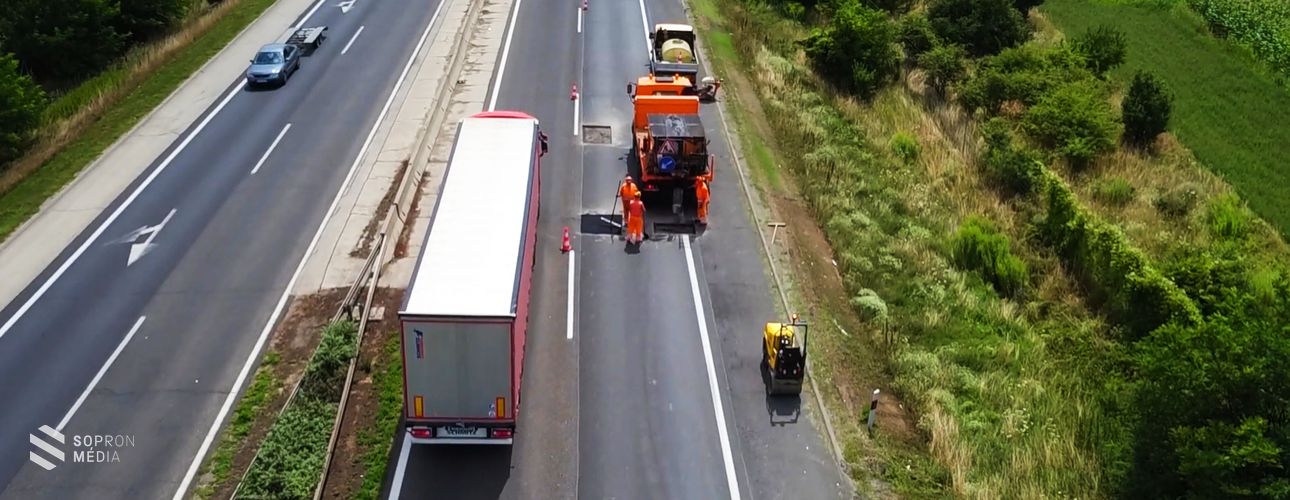 Hetente éri baleset a közutas dolgozókat - Videóval!