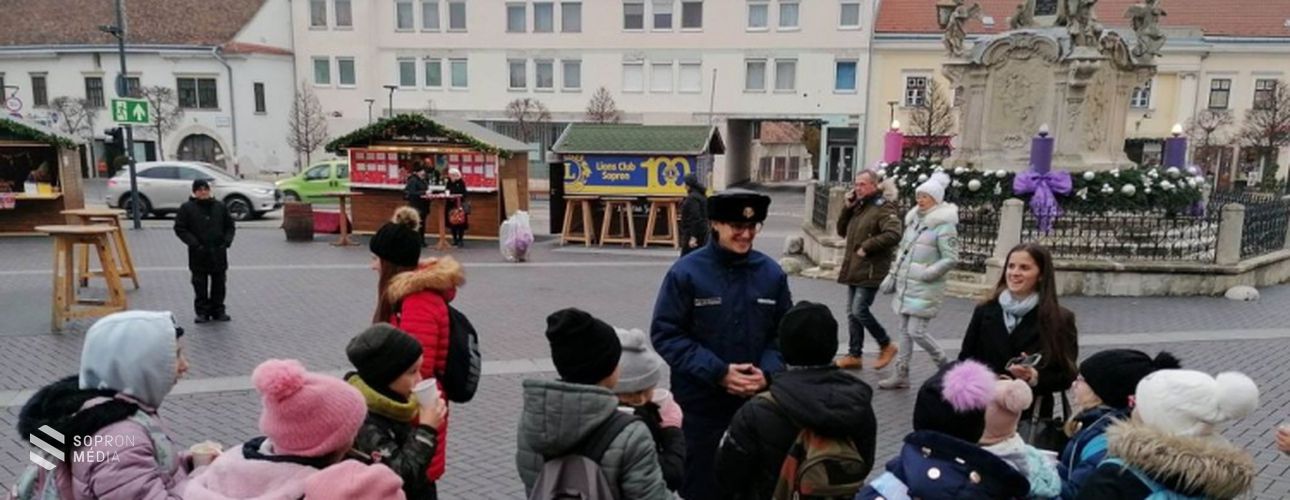 Házhoz mentek a soproni karácsonyi vásárba a rendőrök!