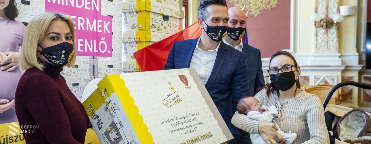 Baba-mama kelengyecsomagokkal segítik az egyedülálló szülőket Sopronban