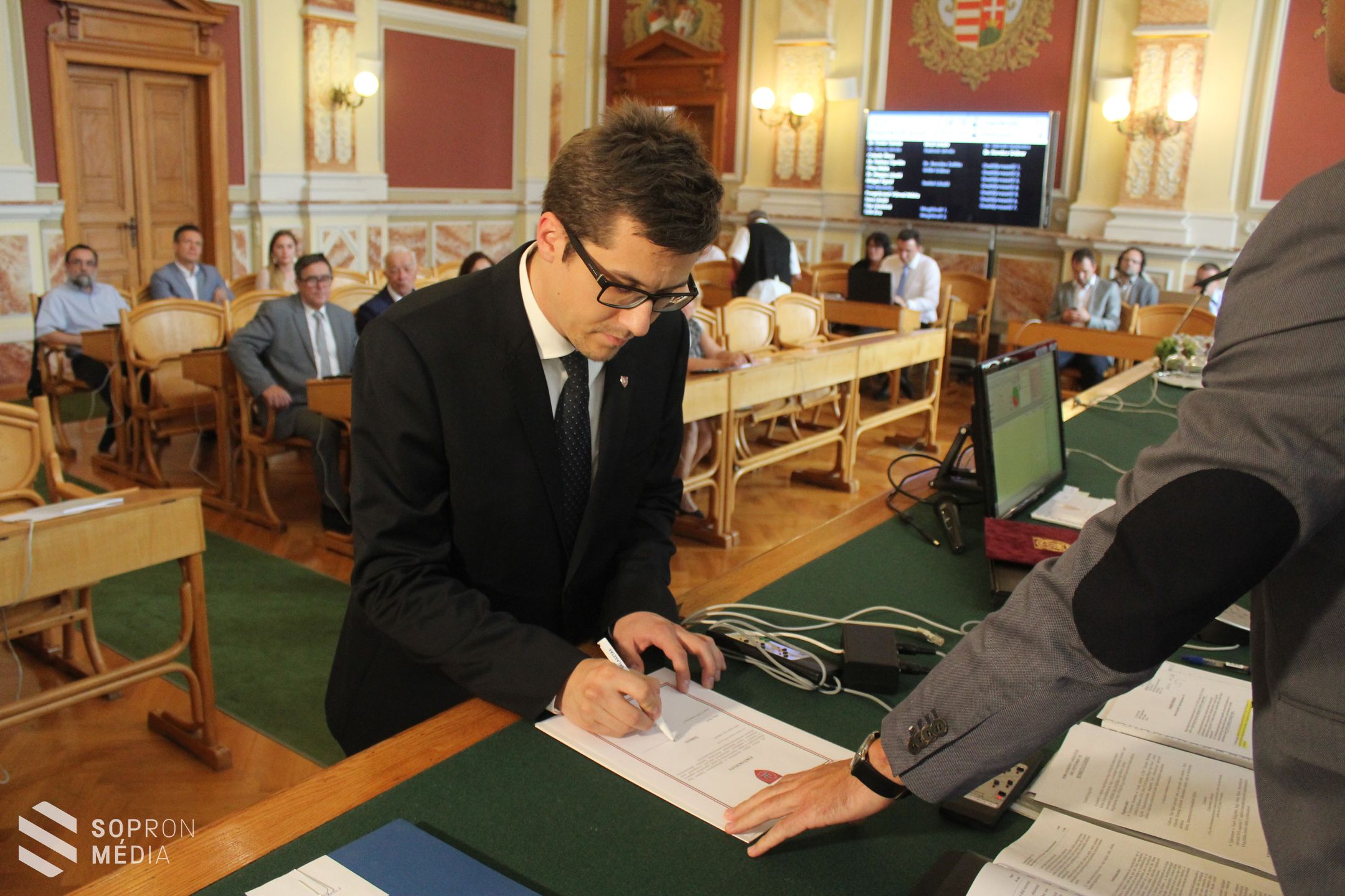 Közgyűlés: Esküt tett a belváros új képviselője