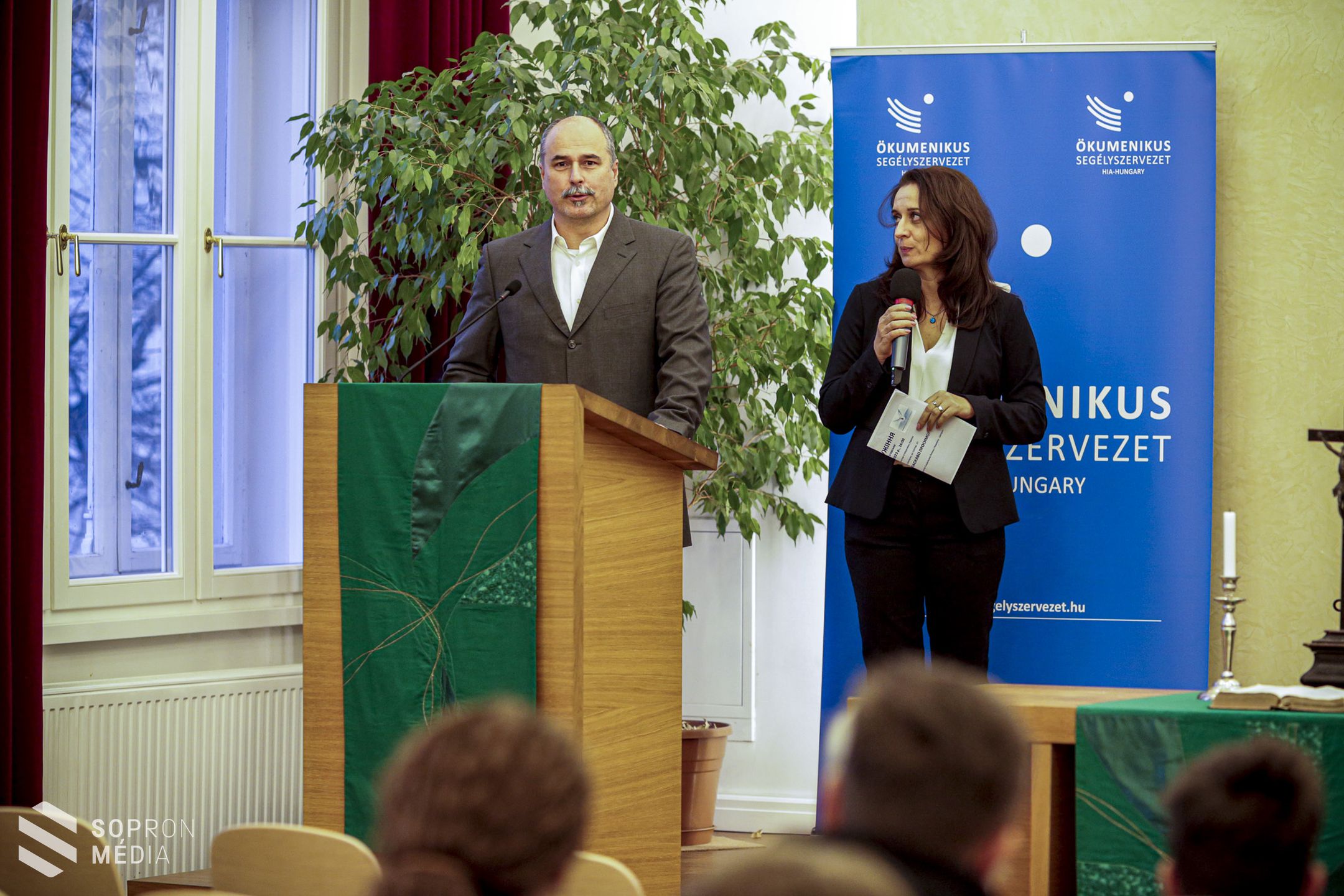 Ukrán és magyar nyelvű istentisztelet a békéért
