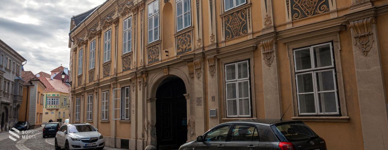 Miről mesél a soproni Erdődy-palota üres szoborfülkéje?