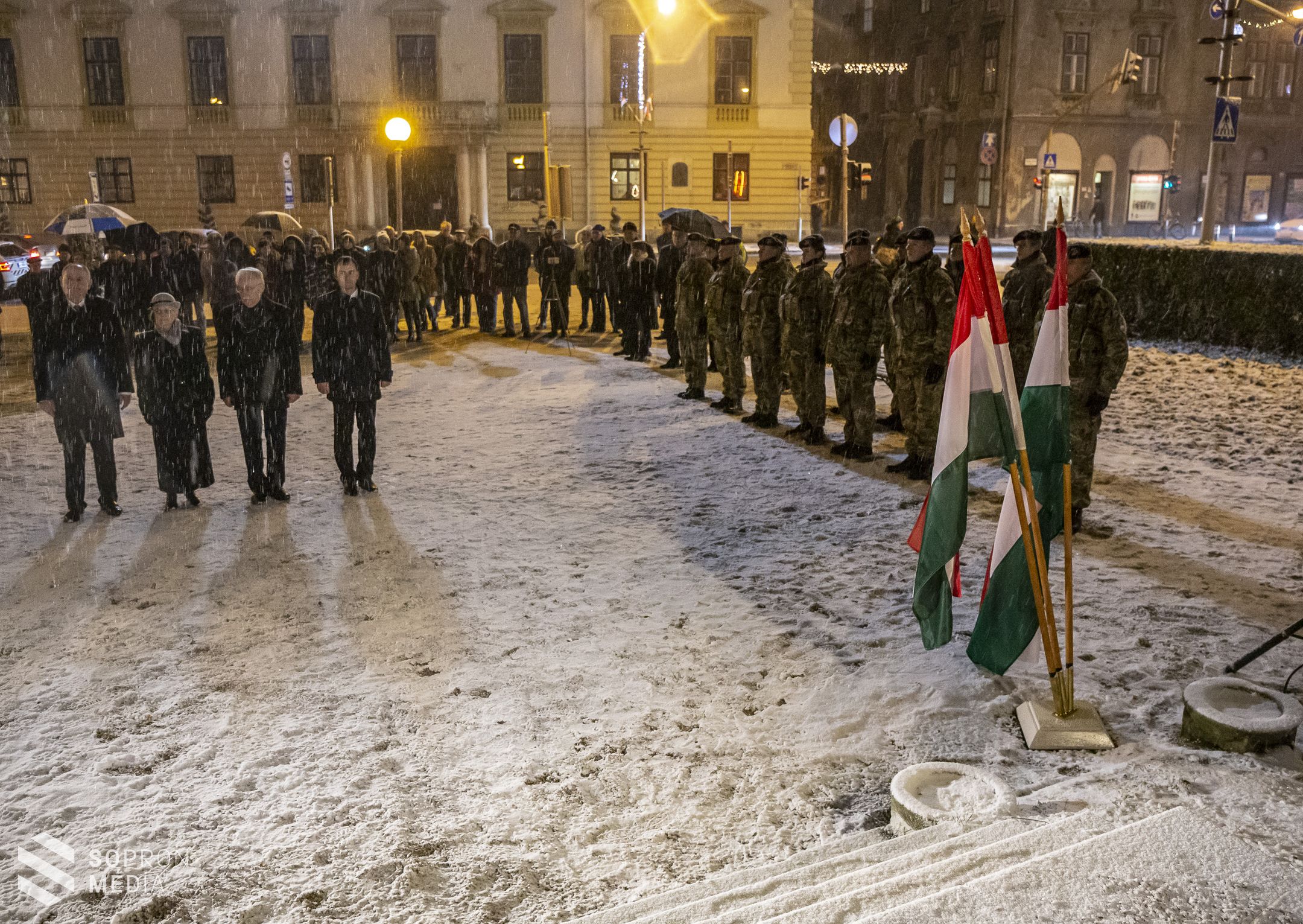 Elhelyezték a hűség koszorúját