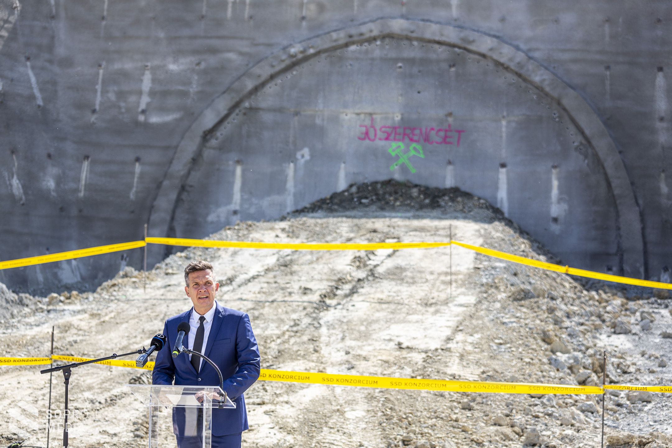 Megtörtént a lyukasztás az M85 alagútjának déli járatában
