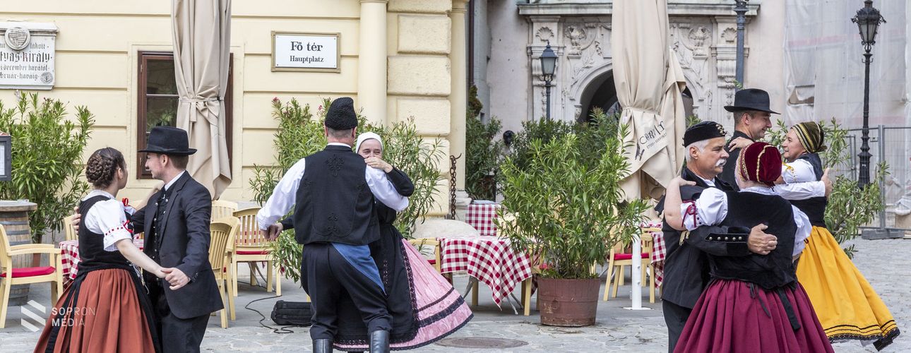 Sopronban is csatlakoztak a Körbetáncoljuk a Kárpát-medencét! elnevezésű felhíváshoz