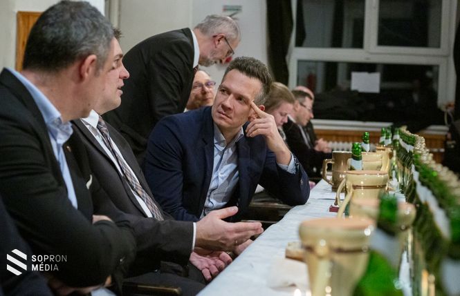 dr. Farkas Ciprián polgármester a közgazdász szakesten