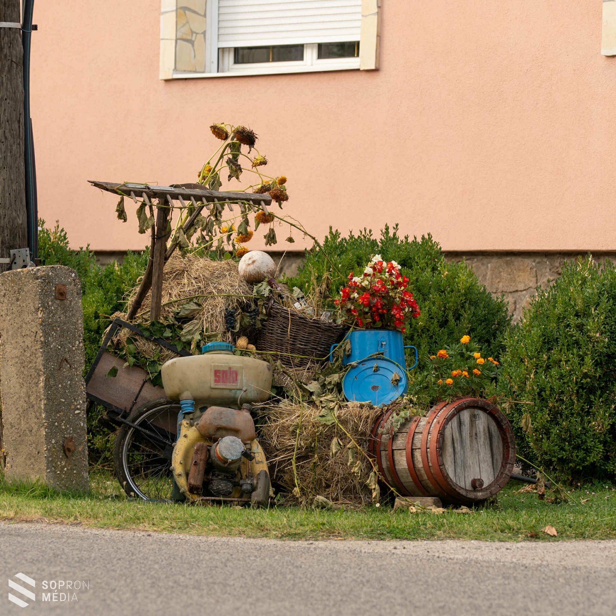 Szebbnél szebb dekorációk díszítik Kópháza utcáit