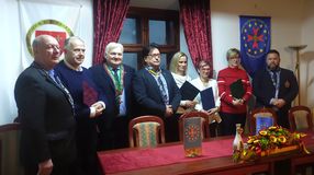 Jótékony borlovagok