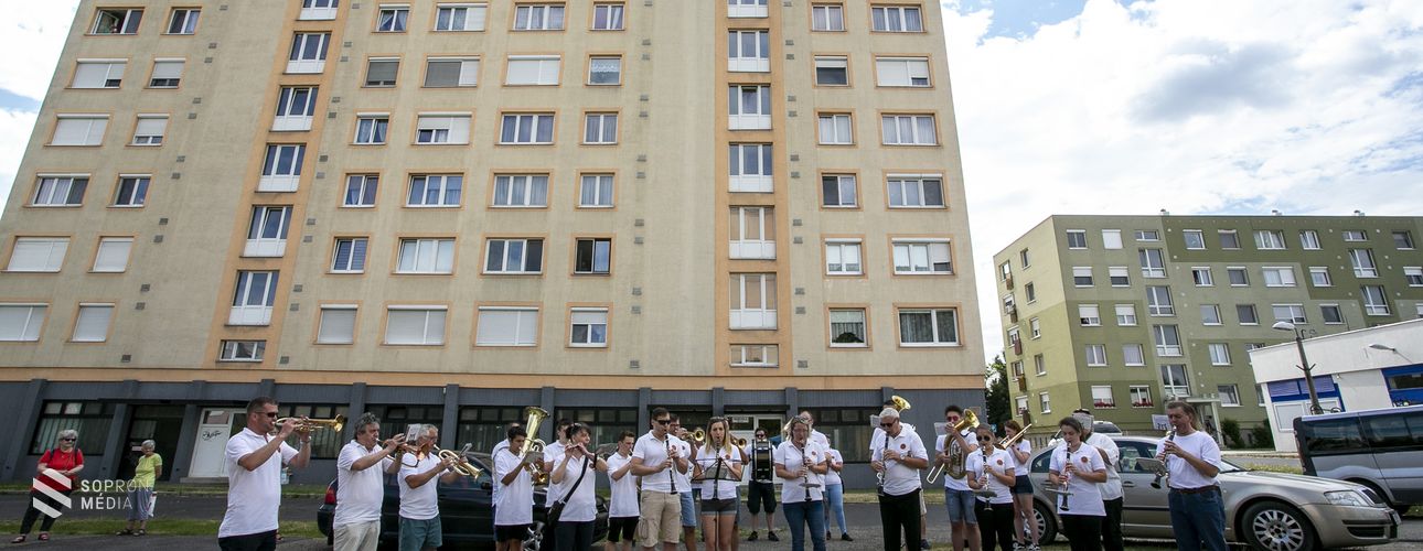 Vidám dallamok zengték be a Jerevánt