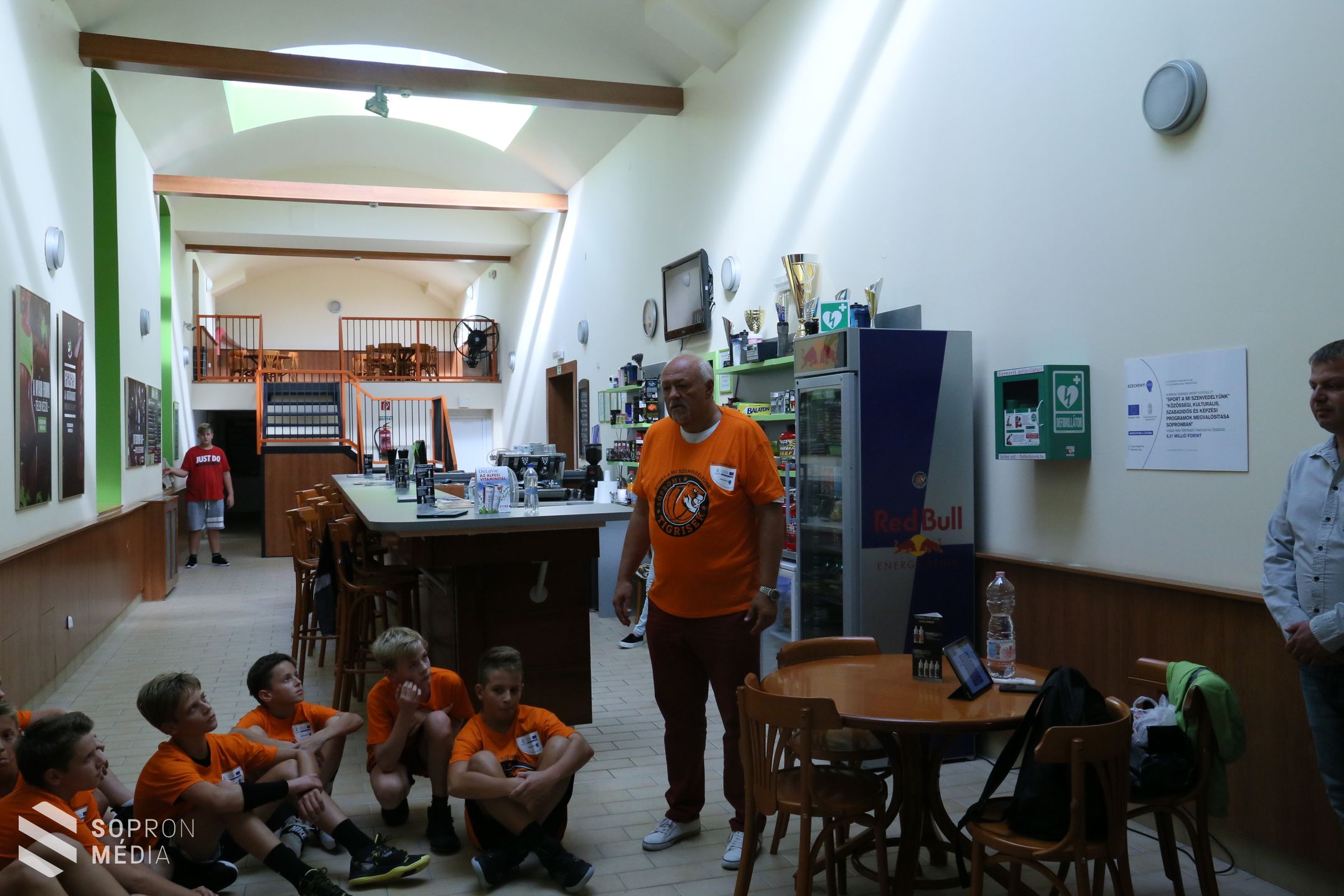 Automata defibrillátort vásárolt a Soproni Tigrisek SE

