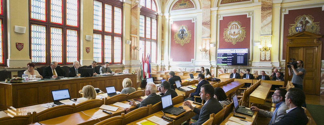 A polgármester lemondásra szólította fel a képviselőt