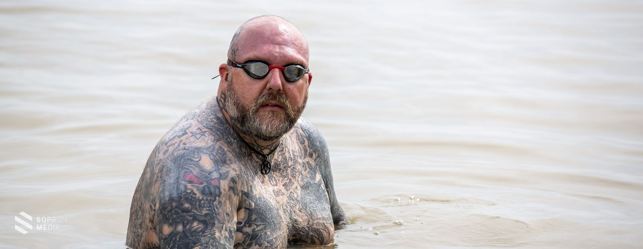 Lábak nélkül úszta át a Fertő tavat Patkás Tamás “Rocky”