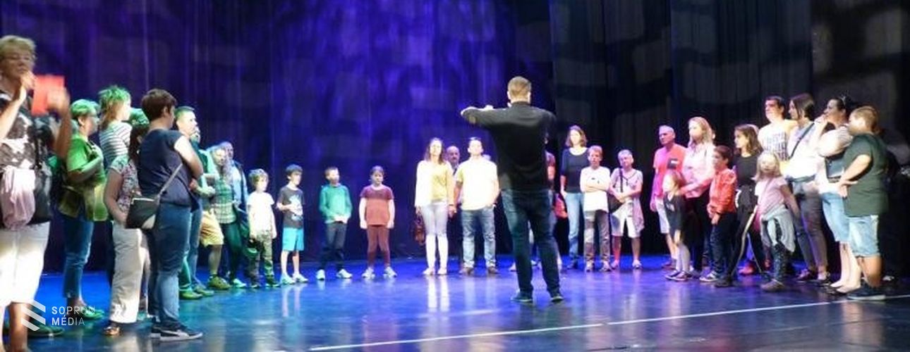 Nyílt nappal és nagyszabású gálaműsorral kezdődik az évad a Soproni Petőfi Színházban
