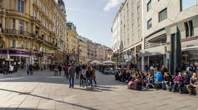 Fokozatosan enyhít a korlátozásokon Ausztria 