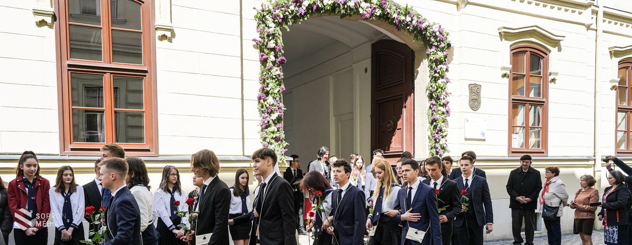 Elballagtak a soproni Széchenyi István Gimnázium diákjai