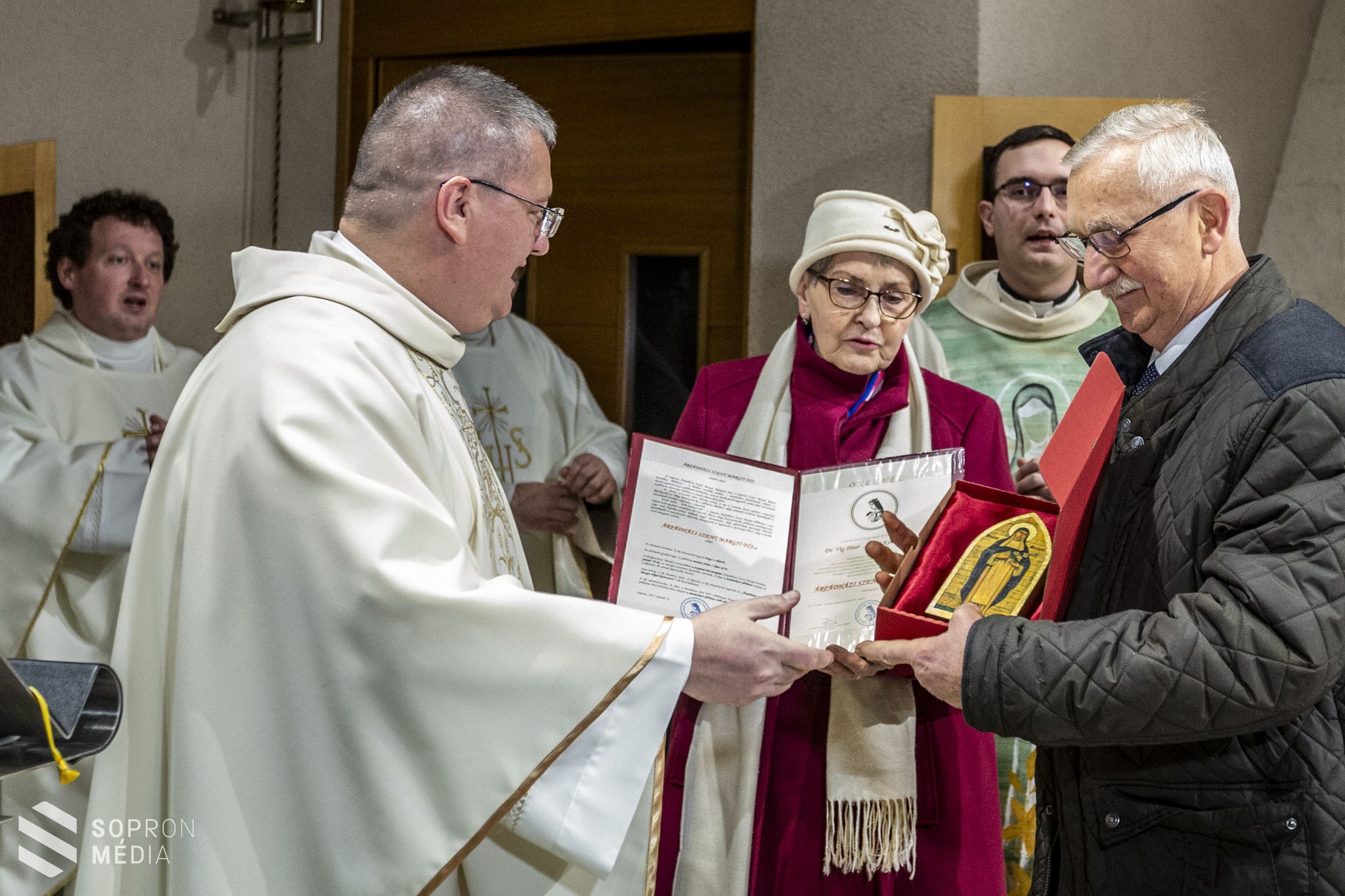 Búcsú a Szent Margit-templomban