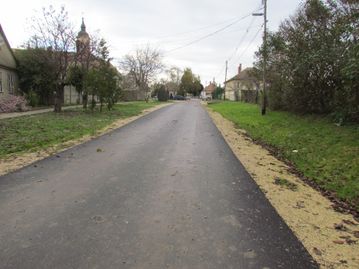 Fő utca óvoda előtti út és parkoló építése, Szabadság utca felújítása Bágyogszováton