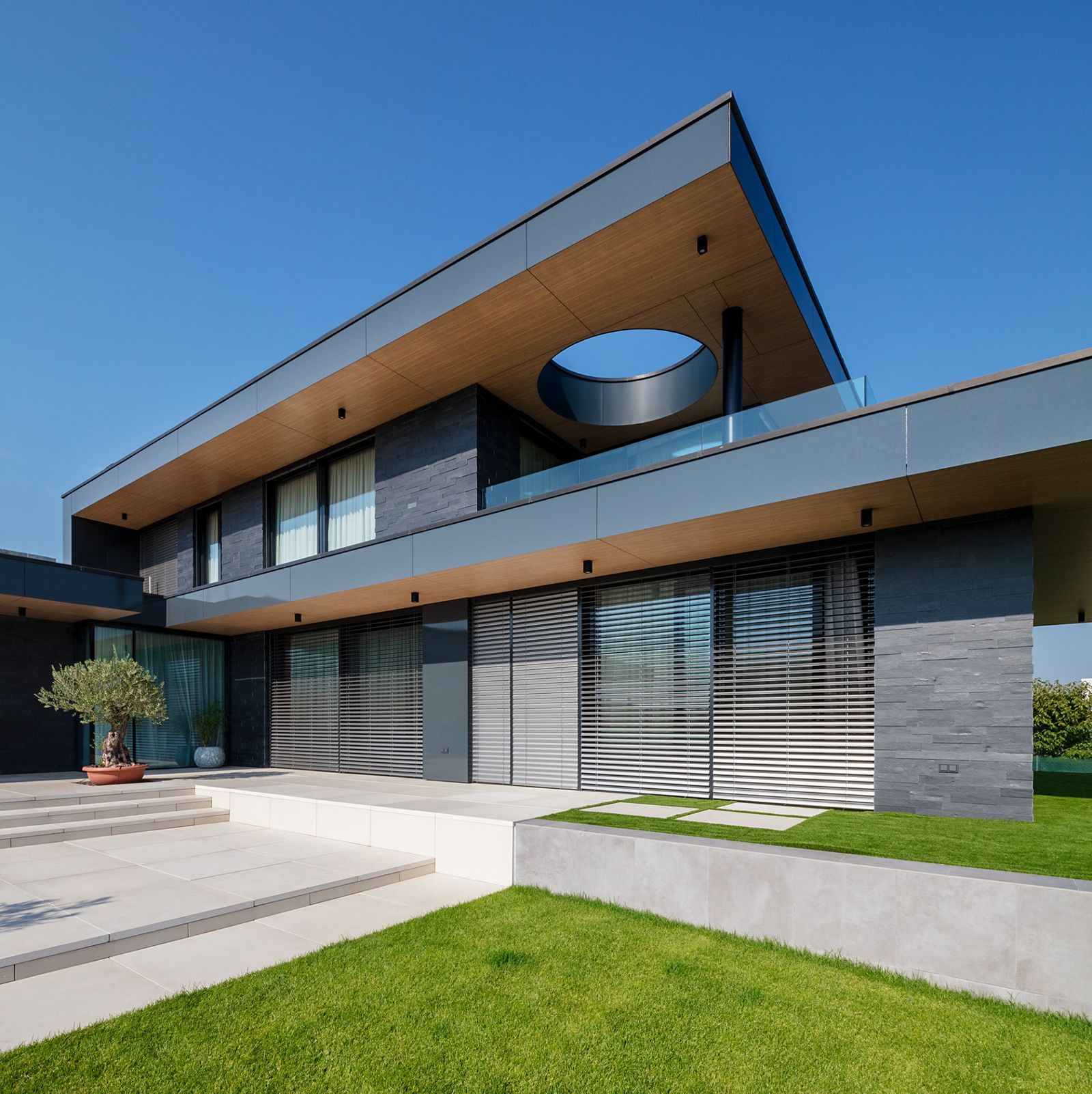 Internorm Internorm feketében Törökbálint