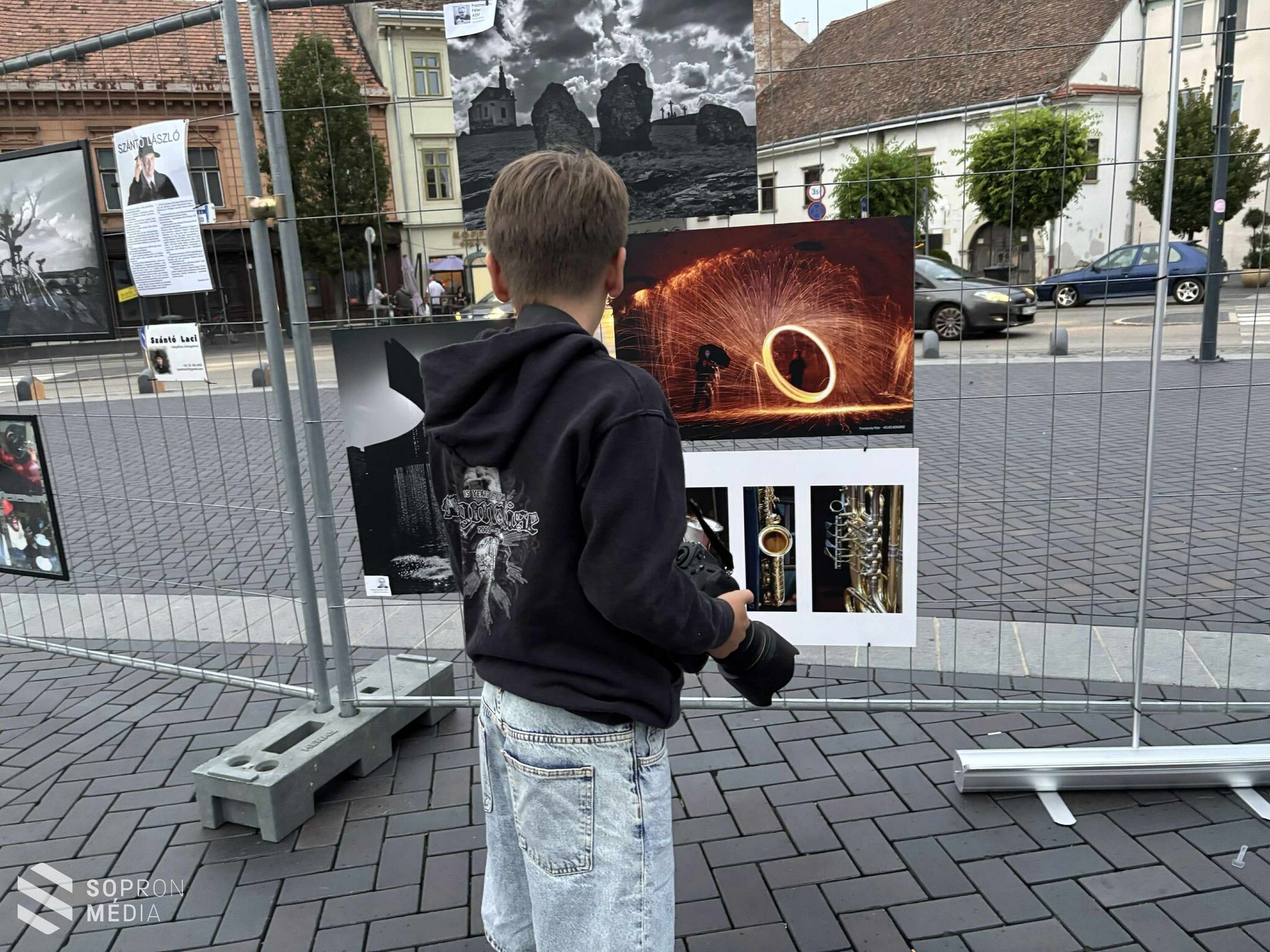 Megnyílt a szabadtéri kiállítás a magyar fotográfia napja alkalmából
