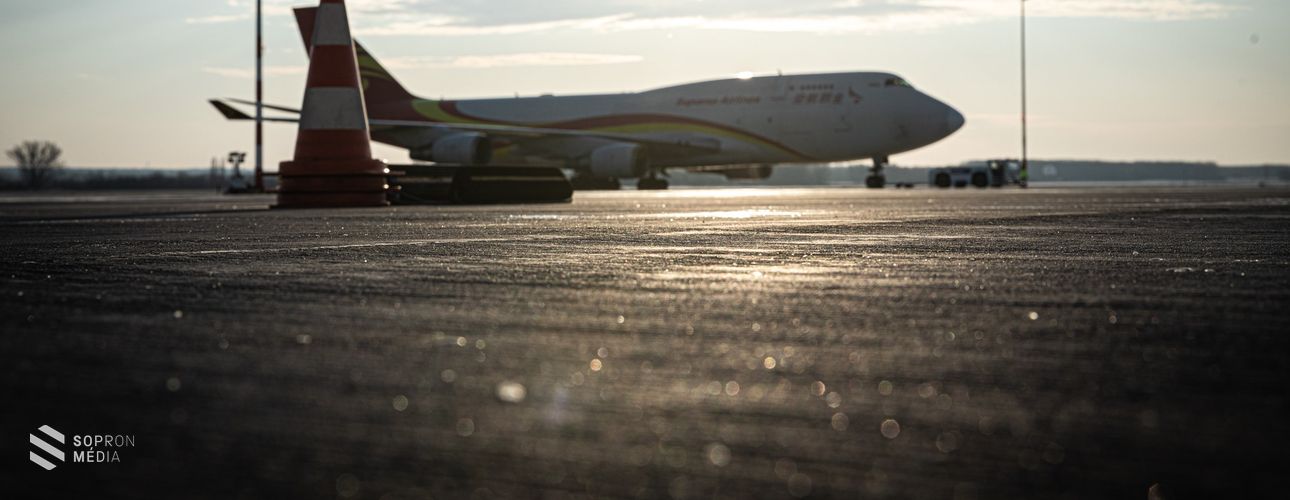 Húsz gép érkezik a héten több száz tonna egészségügyi szállítmánnyal