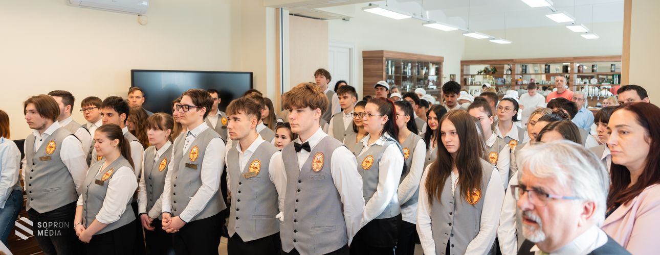 Tehetségüket és kreativitásukat is megmutatták a vendéglátós diákok