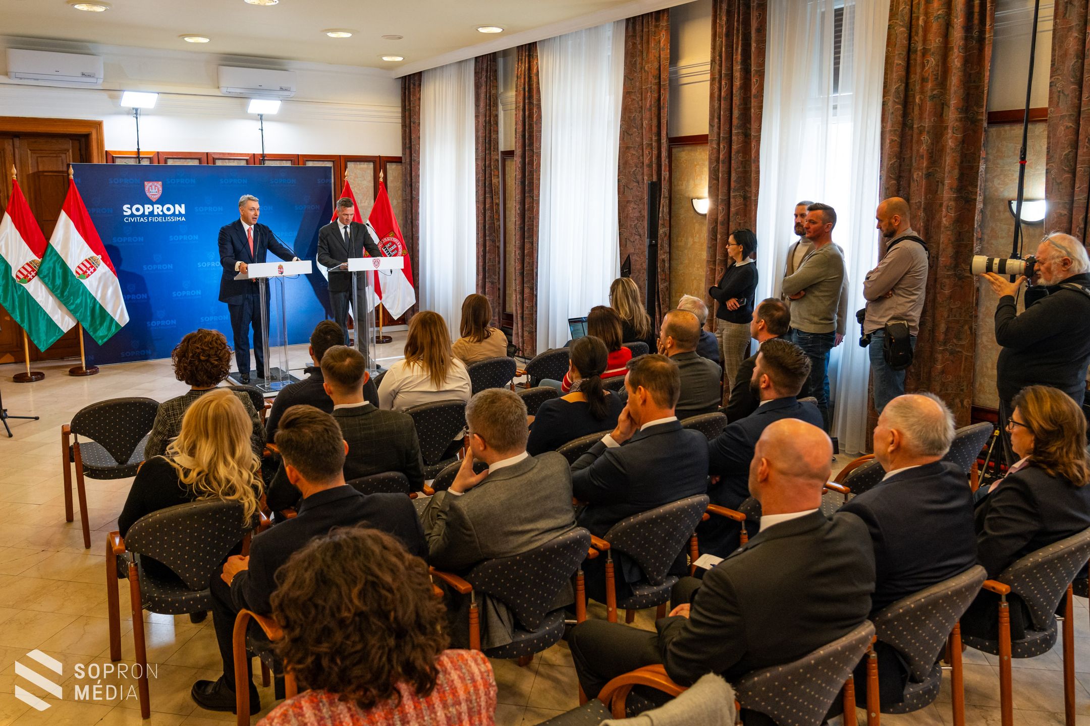 Lázár János: 6 milliárd forintot fordítunk a belterületi útépítési munkákra Sopronban!