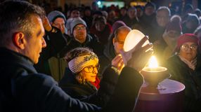 A szeretet lángja gyúlt fel Sopron Fő terén