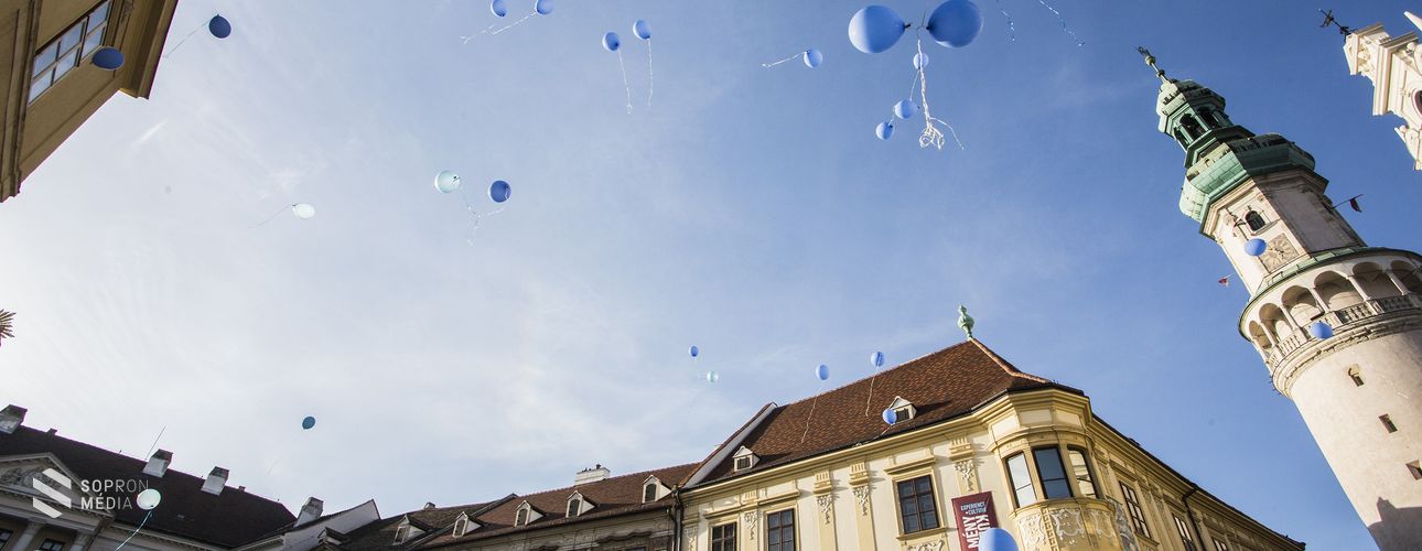 Autizmus világnapja - Kékbe öltözött a Tűztorony