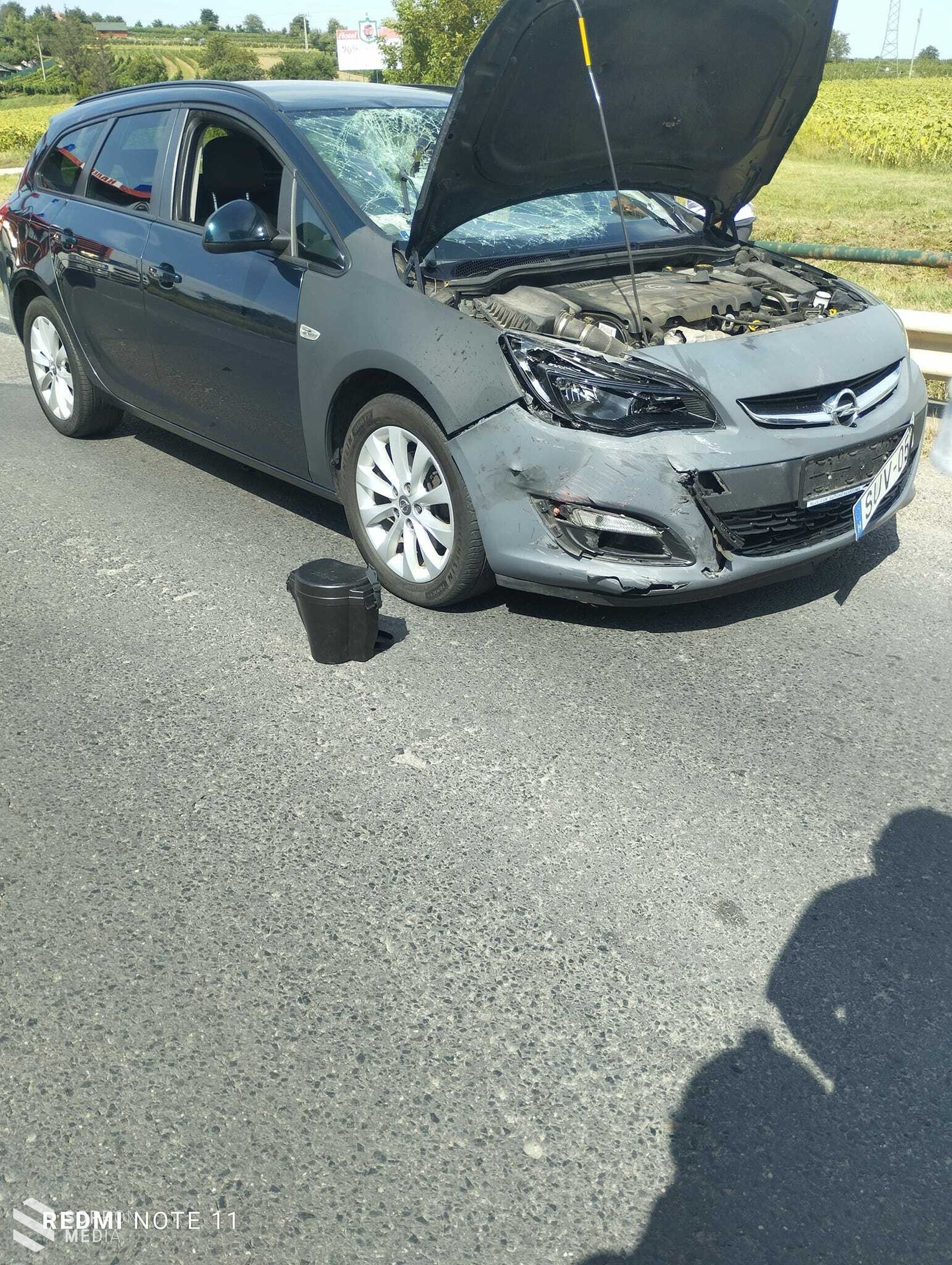 Személyautó és motoros karambolozott Sopron és Kópháza között