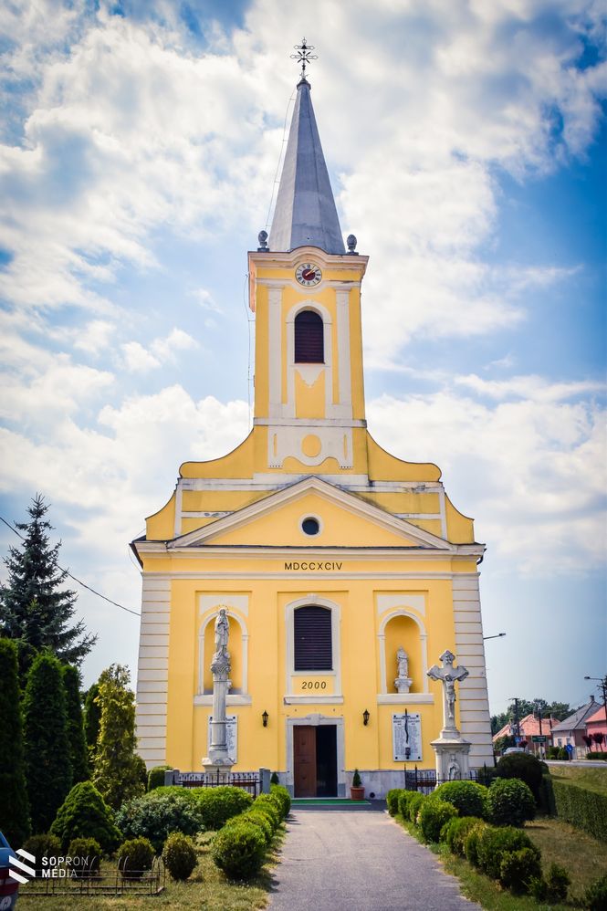 A későbarokk sítlusban épült Keresztelő Szent János fejvétele-templom Vitnyéden
