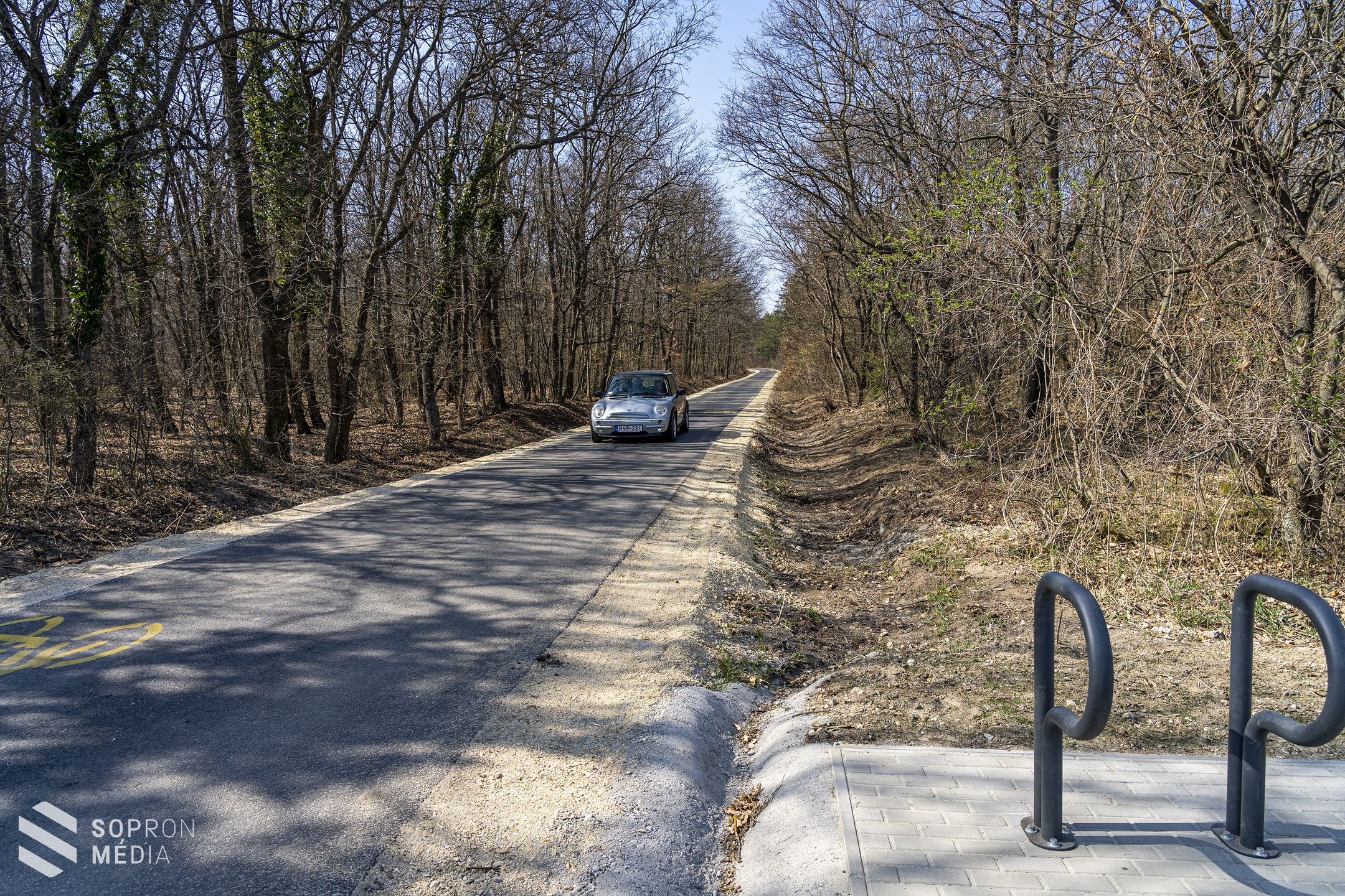 Újabb kerékpáros útvonal újult meg Sopronban – átadták a megújult Nemeskúti utat