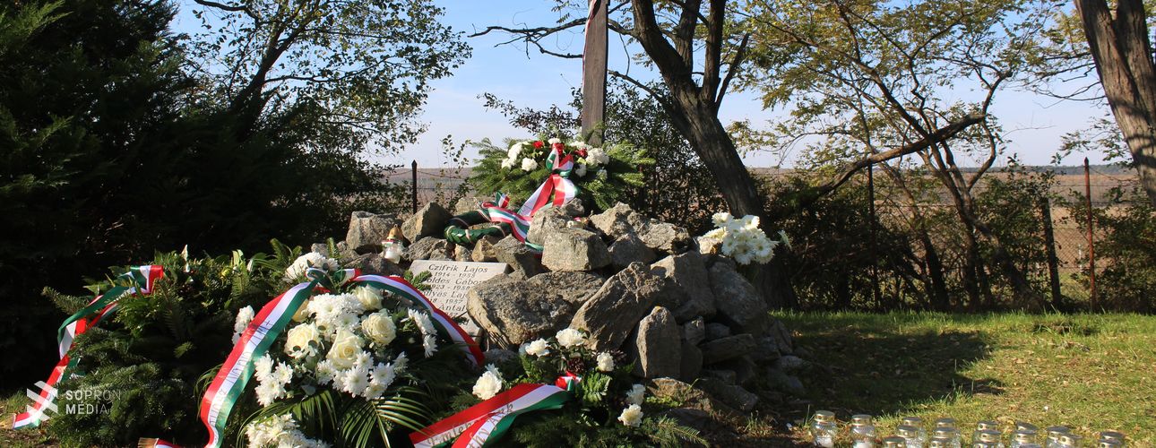 Az ’56-os mártírokra emlékeznek a rabtemetőben 