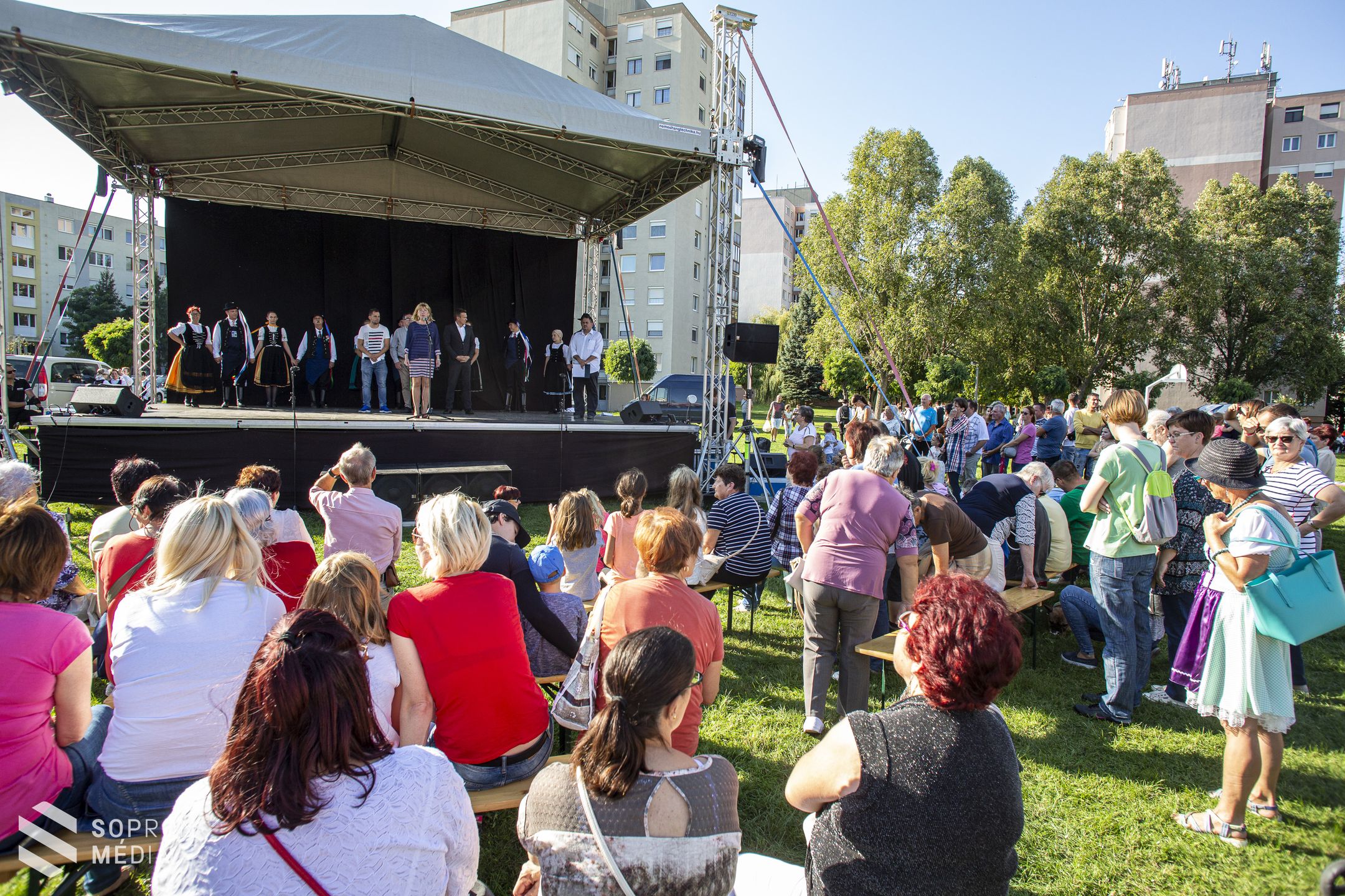 Együtt a Jereván! Néptáncgálának adott otthont a városrész 