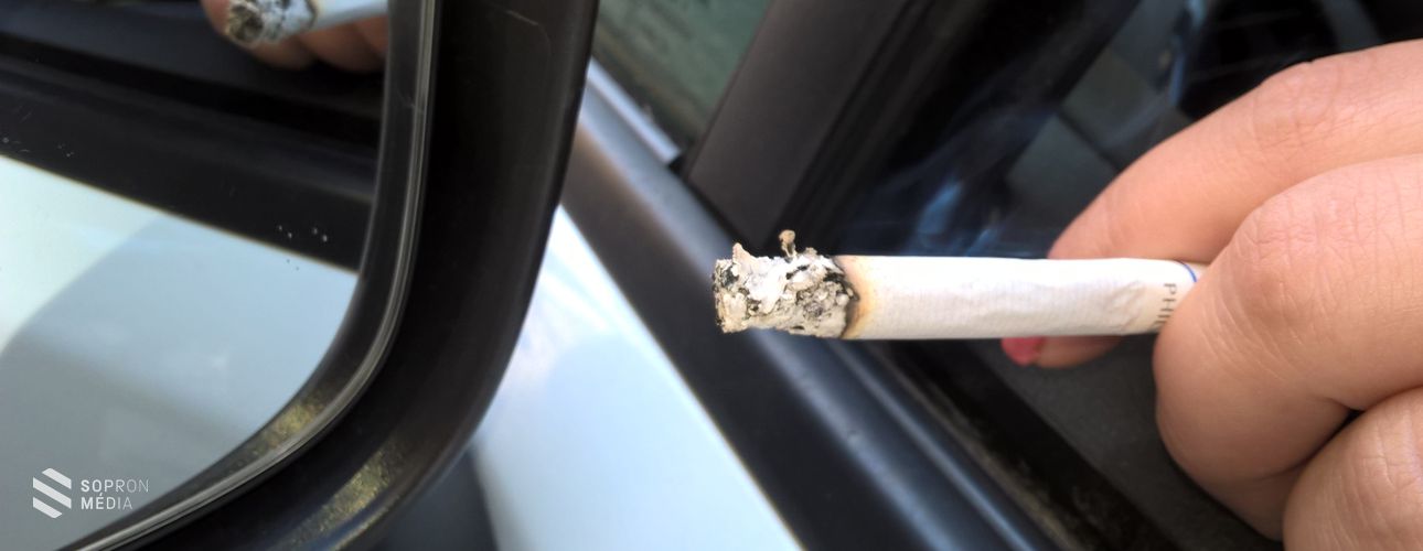 Rendelet Ausztriában: tilos a dohányzás, ha gyermek is ül az autóban