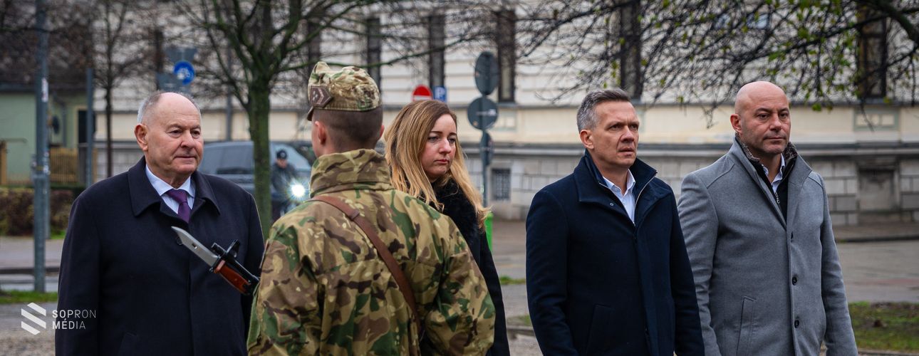 Csendes főhajtással emlékeztek meg a 81 éve történt II. világháborús bombázásra