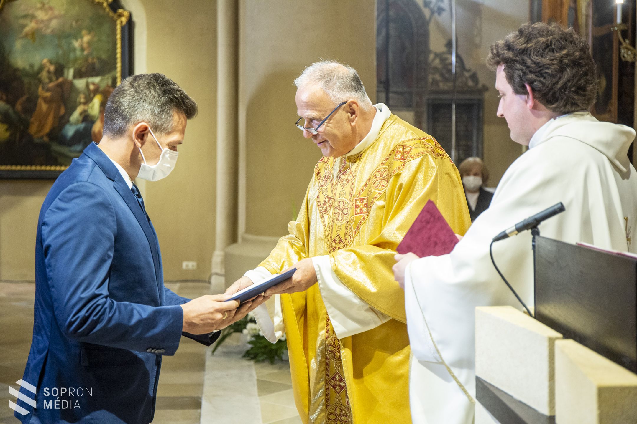 Újraszentelték a felújított Szent Mihály-templomot - FOTÓK