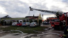 Kigyulladt egy raktár és javítóműhely a Győri úton