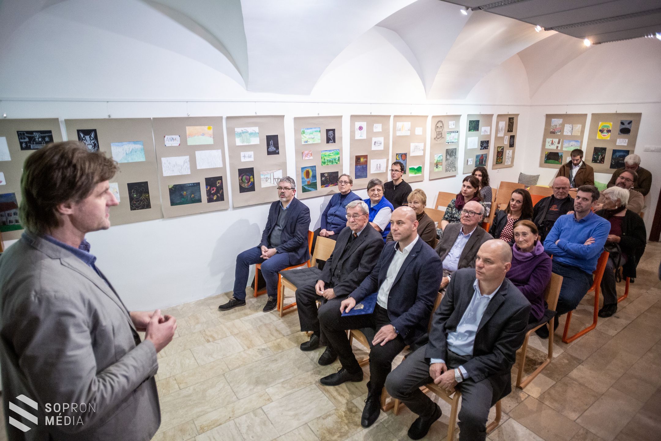 Fontos a fiatalokba plántálni Sopron szeretetét!