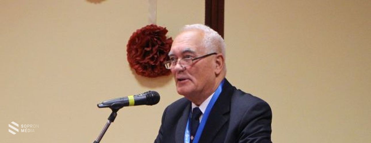 Rangos kitüntetésben részesült prof. dr. Baranyai Tibor