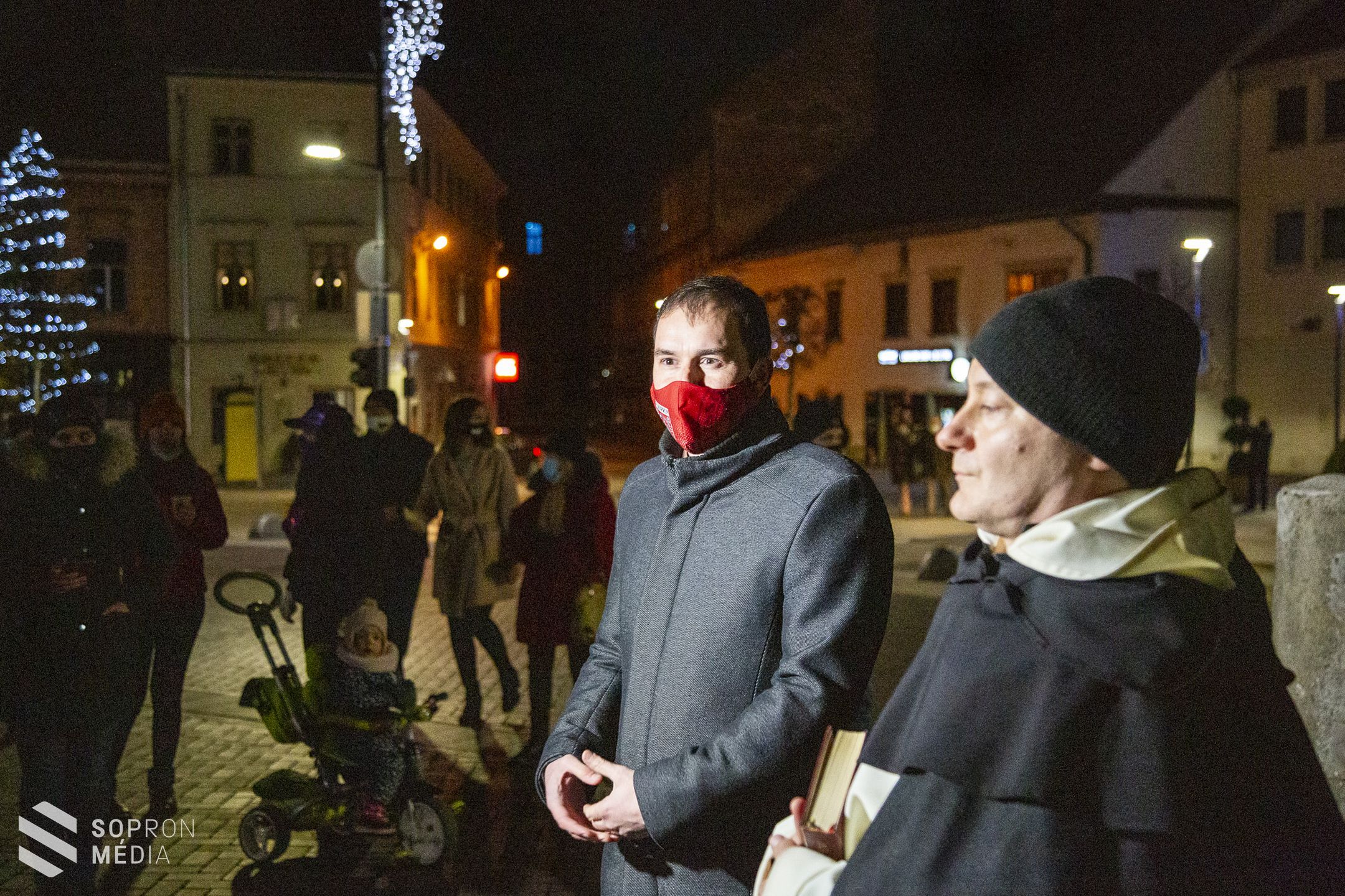 Meggyújtották az első adventi gyertyát Sopronban