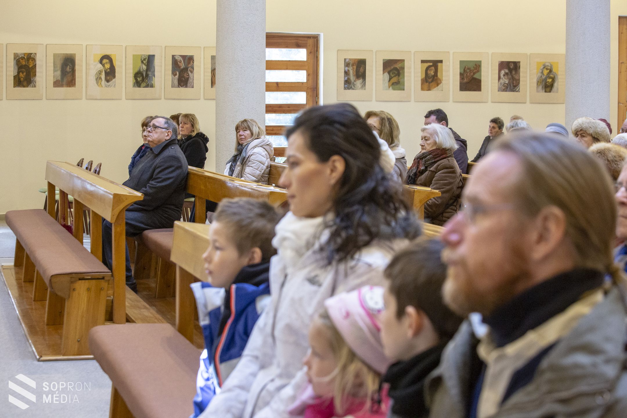 Sopronba érkezett a meg nem született gyermekek vándorszobra