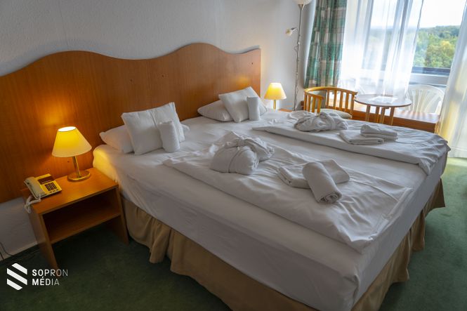 A Hotel Szieszta egy szobája.