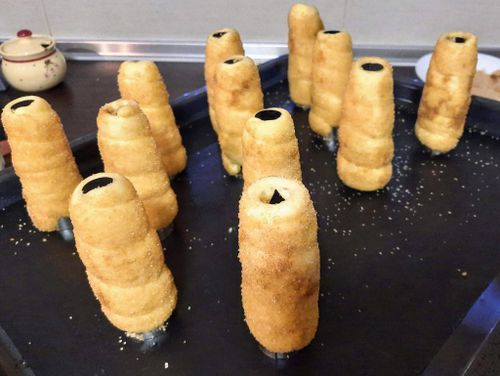 Kürtőskalács tölcsér csokipudinggal töltve