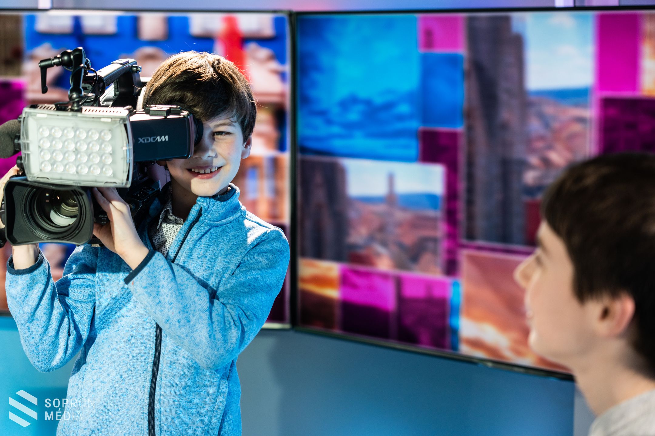 Tehetséges fiatalok néztek be a SopronTV-hez