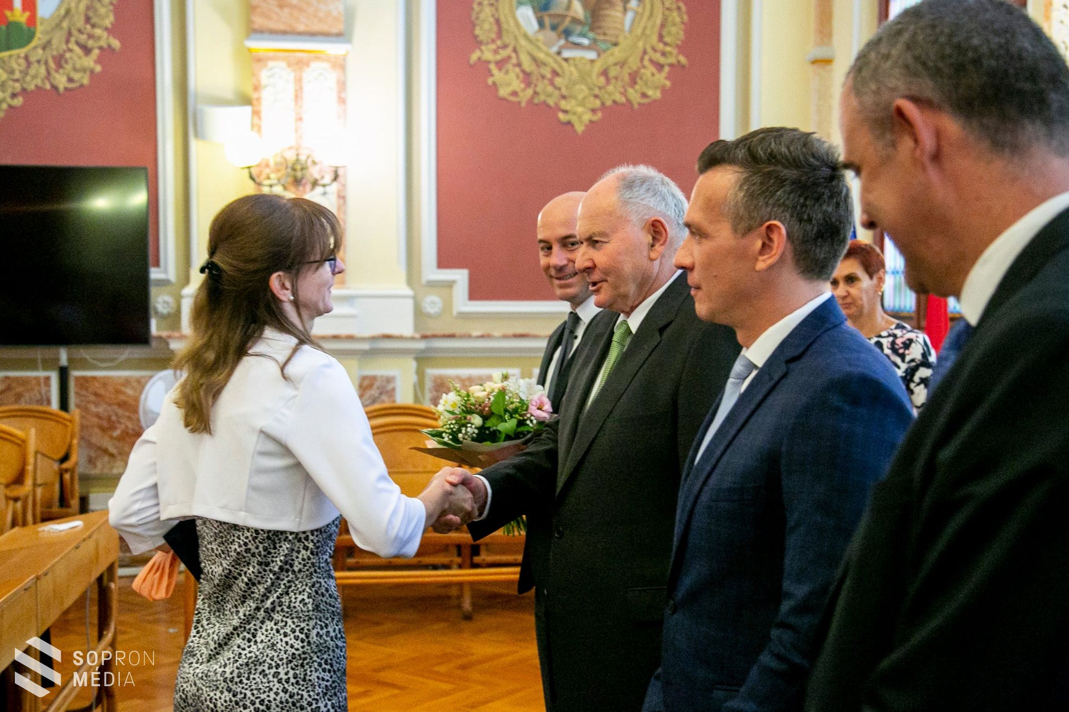 Köztisztviselőit köszöntötte a város