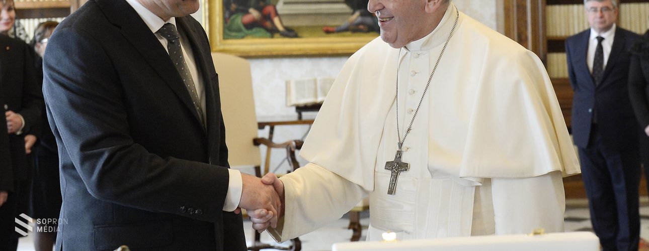 Áder János magyarországi látogatásra hívta meg Ferenc pápát
