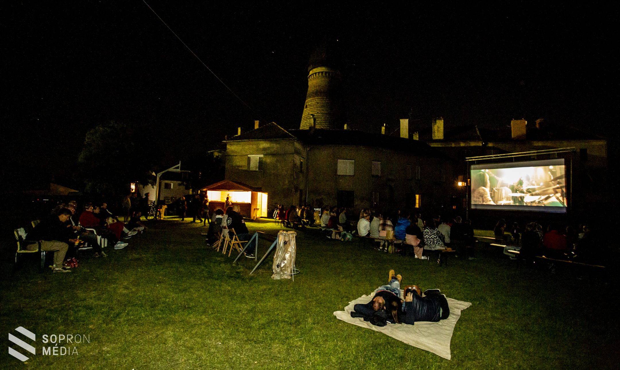 Filmvetítést tartottak a Kurucdombon
