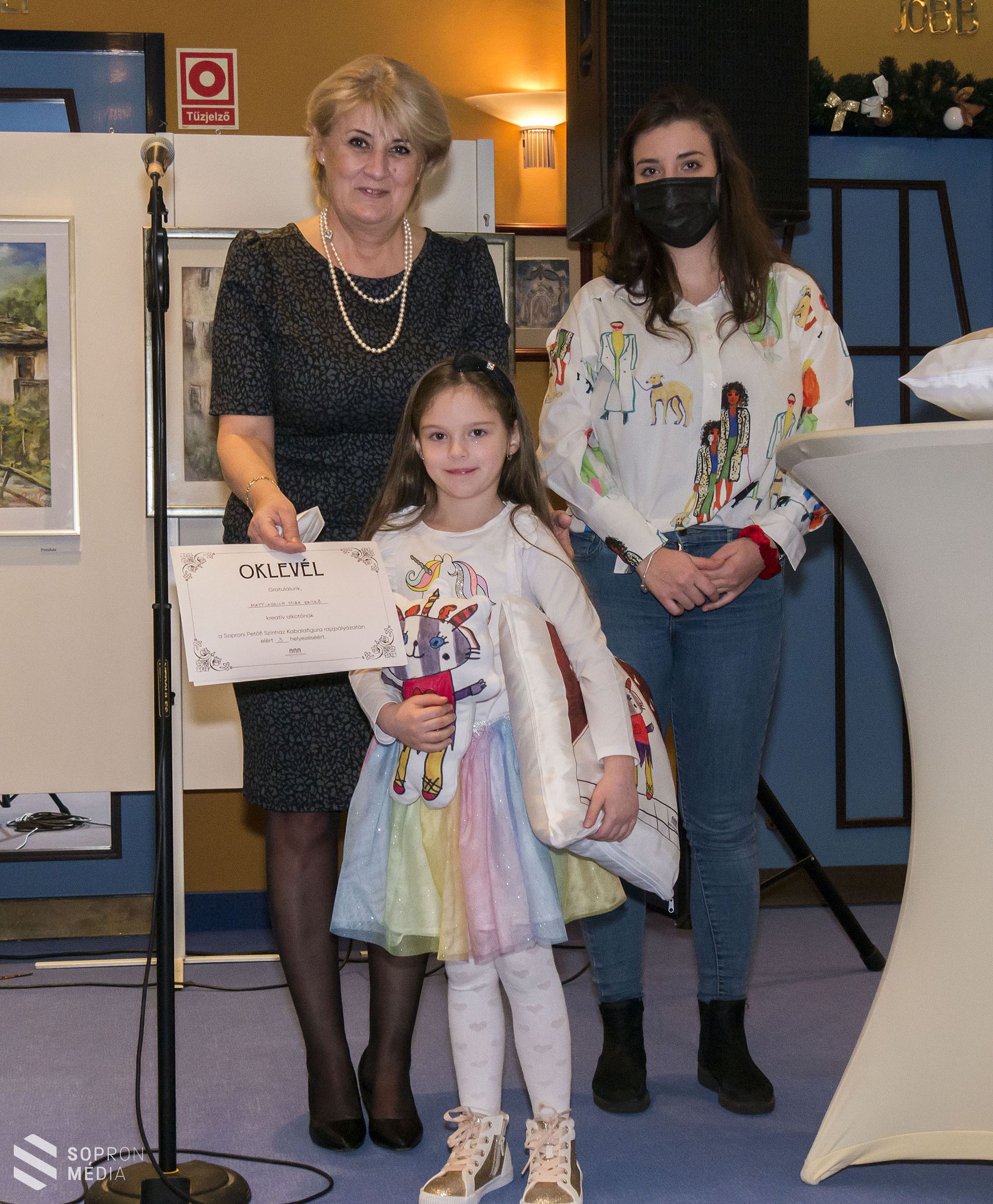A Kabala rajzpályázat nyerteseit díjazták a Soproni Petőfi Színházban 