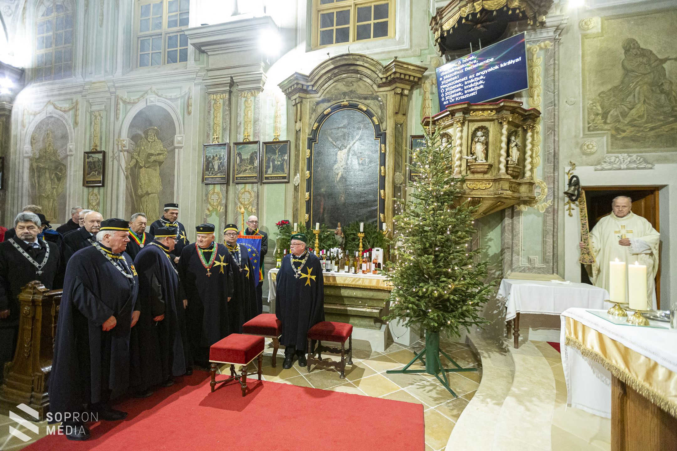 Megáldották a helyi borászok nedűit Sopronban